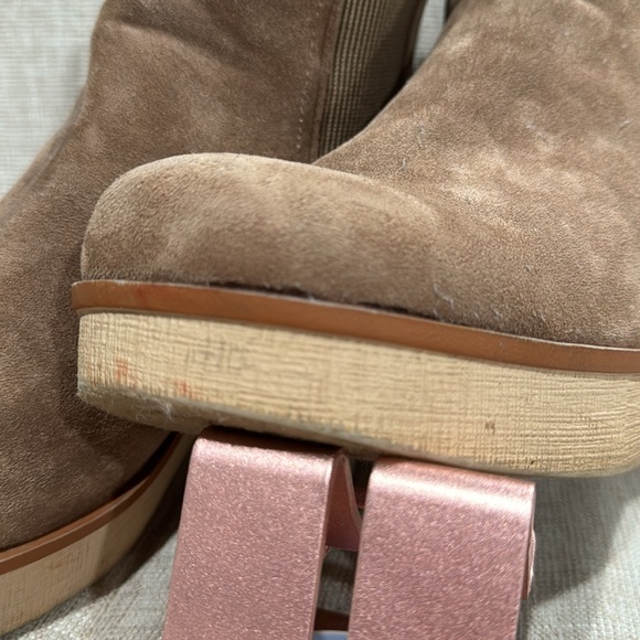 Taupe heeled booties - Picture 8 of 8